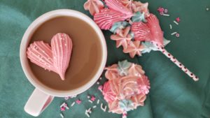 Read more about the article How To Make The BEST Meringue Pops, Cookies Or Kisses