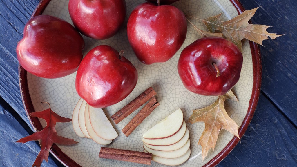 Apple cinnamon ice pops are great YEAR ROUND!