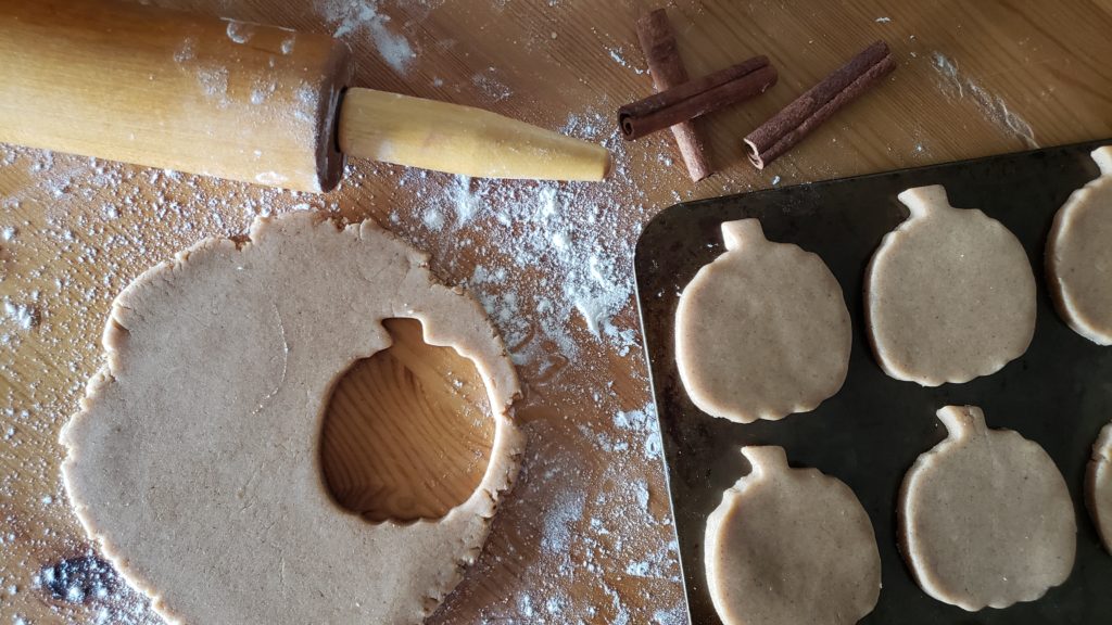 Chai pumpkin sugar cookies with royal icing