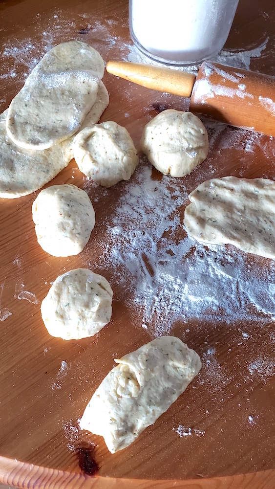 Easy herbed garlic naan! Made with yogurt or sour cream, this fluffy bread recipe will be a new favorite. So quick and delicious!