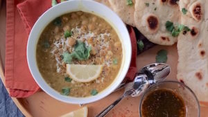 Read more about the article Coconut Curry Lentil Soup- Easy One Pot Meal!